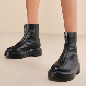 NWT Sleek Black Ankle Boots with Zipper Size 10